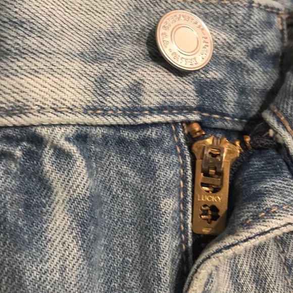 Lucky Brand Boyfriend Embroidered Shorts. 29 - Picture 5 of 8